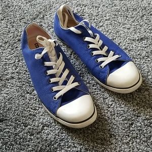 Size 8/10 Blue Converse All-star low rise sneakers